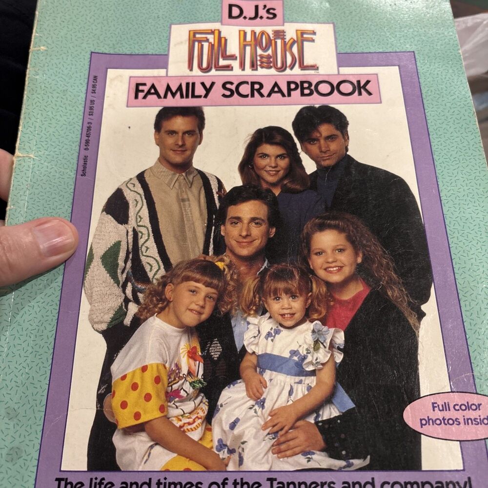 D.J.'S Full House Family Scrapbook 1992 1st Paperback Scholastic Candace Bure - Picture 4 of 16